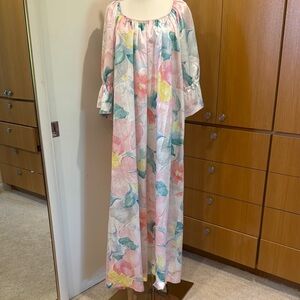 Lucie Ann Vintage Elegant Floral Maxi Dress with Pastel Tones